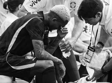 Imagem ilustrativa da imagem Exame aponta lesão e Wesley é cortado da Copa do Mundo