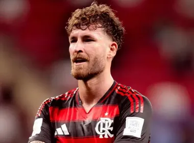 Imagem ilustrativa da imagem Flamengo recebe proposta de clube turco pelo zagueiro Léo Pereira