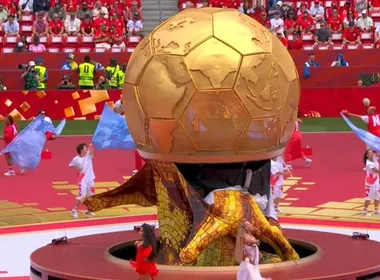 Imagem ilustrativa da imagem Gafe com taça gigante marca a cerimônia de abertura da Copa do Mundo no Canadá