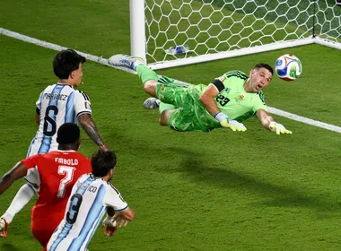Imagem ilustrativa da imagem Goleiro da Argentina diz sentir dor nas mãos todos os dias