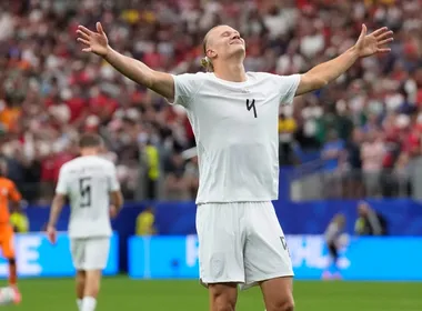 Imagem ilustrativa da imagem Haaland decide, Noruega vence Costa do Marfim e vai enfrentar o Brasil