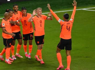 Imagem ilustrativa da imagem Holanda supera Tunísia, foge do Brasil e pega Marrocos no mata-mata