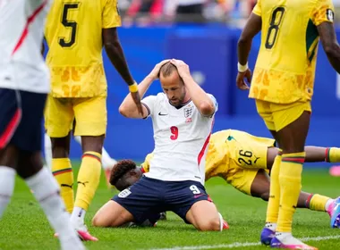 Imagem ilustrativa da imagem Inglaterra é contida por Gana em empate arrastado com gol incrível perdido por Kane