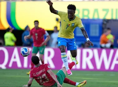 Imagem ilustrativa da imagem Jogada de Vinicius Junior evita derrota do Brasil para Marrocos em estreia na Copa