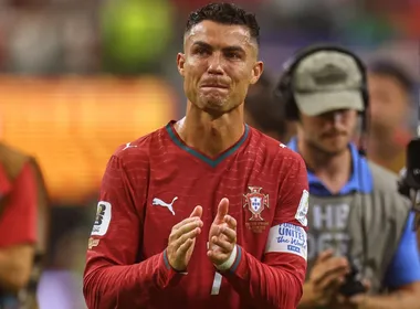 Imagem ilustrativa da imagem Jornais destacam lágrimas de CR7 e colocam Jorge Jesus como técnico de Portugal