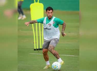 Imagem ilustrativa da imagem Lucho Acosta renova contrato e vai ficar no Fluminense por mais 1 ano
