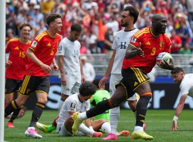 Imagem ilustrativa da imagem Lukaku sai do banco, participa de gol e evita derrota da Bélgica para Egito na Copa