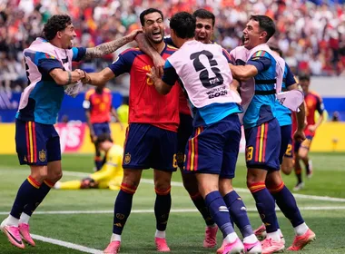 Imagem ilustrativa da imagem Merino projeta duelo entre Espanha e França nas semis da Copa: 'Igual para igual'