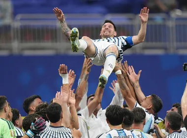 Imagem ilustrativa da imagem Messi é enaltecido por jogadores após classificação heroica da Argentina na Copa