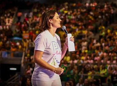 Imagem ilustrativa da imagem Michelle Bolsonaro convoca apoiadores a fiscalizarem transparência das eleições