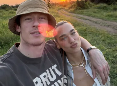Imagem ilustrativa da imagem Moradores protestam contra casamento de Dua Lipa na Itália