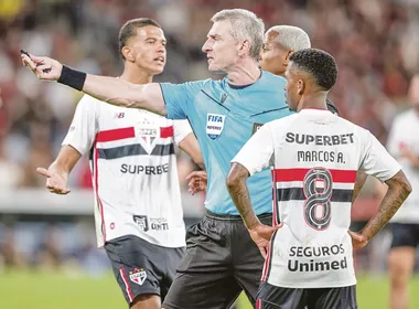 Imagem ilustrativa da imagem Nem o impedimento semiautomático acaba com as reclamações no futebol brasileiro