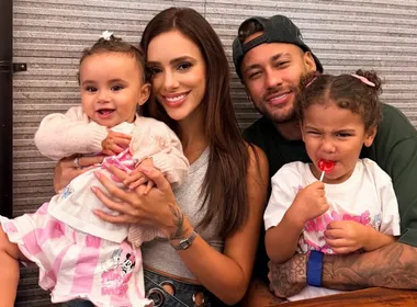 Imagem ilustrativa da imagem Neymar e Bruna Biancardi anunciam gravidez; jogador será pai pela 5ª vez