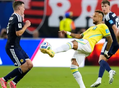 Imagem ilustrativa da imagem Neymar se emociona com filhos após estrear em sua quarta Copa