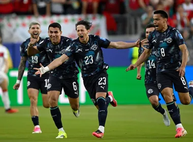 Imagem ilustrativa da imagem Paraguai vence, elimina Turquia e classifica EUA em 1º para segunda fase da Copa