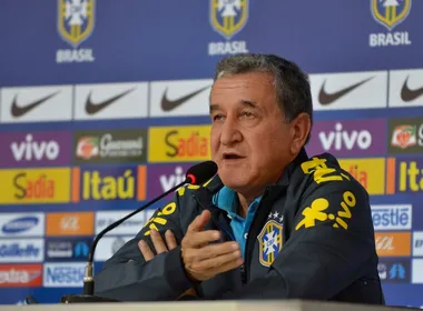 Imagem ilustrativa da imagem Carlos Alberto Parreira recebe alta após quase três meses internado