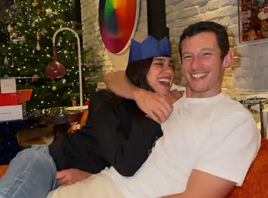 Imagem ilustrativa da imagem Quem é Callum Turner, marido de Dua Lipa e cotado a ser o próximo 007