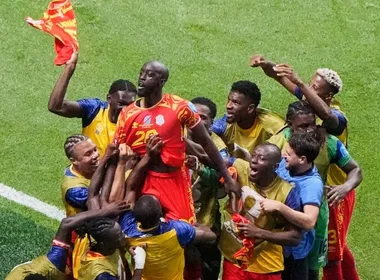 Imagem ilustrativa da imagem RD Congo tem virada épica sobre o Uzbequistão e consegue classificação na Copa