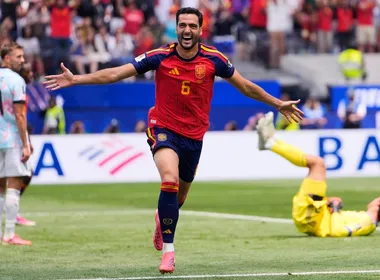 Imagem ilustrativa da imagem Reserva de Courtois falha, Merino mostra estrela e Espanha elimina Bélgica