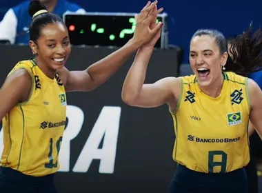 Imagem ilustrativa da imagem Seleção brasileira feminina de vôlei mantém 100% e bate a França na Liga das Nações