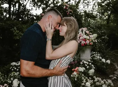 Imagem ilustrativa da imagem Taylor Swift e Travis Kelce devem proibir até celulares de policiais em casamento