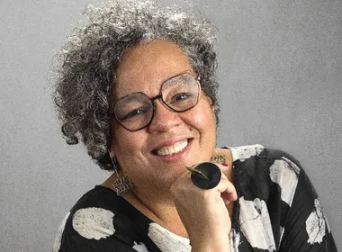 Imagem ilustrativa da imagem “Toca Maria Bethânia Pra Ela”: romance-álbum homenageia Bethânia