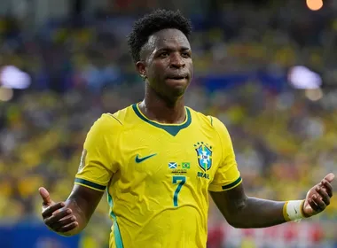 Imagem ilustrativa da imagem Vini Jr. convence e disputa artilharia da Copa com Messi, Mbappé e Haaland