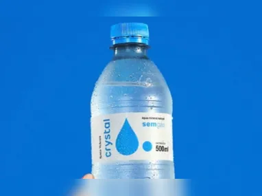 Lote da água Mineral Natural sem Gás da marca Crystal teve a venda, distribuição e consumo suspensos pela Anvisa