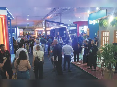 Entidade cita atraso de navios e limitações logísticas e diz que não há motivo para corrida aos postos