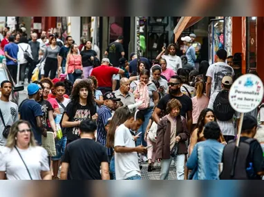 Mulher foi resgatada com vida depois de ser jogada de um penhasco de 50 metros no Parque Estadual Serra do Rola-Moça, em Belo Horizonte (MG)