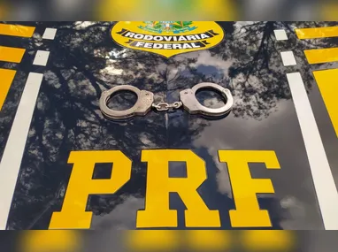 Imagem ilustrativa da imagem Casal preso após apresentar documentos falsos estava foragido há mais de 15 anos