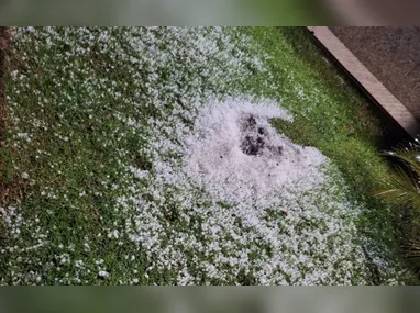 Imagem ilustrativa da imagem Chuva de granizo assusta moradores no Sul do ES