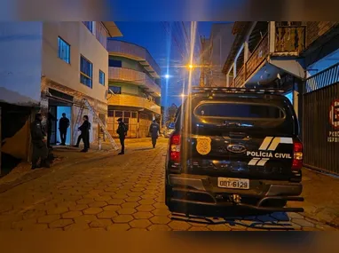 Operação "Libertar" segue em andamento e movimento 80 policiais civis para o cumprimento dos mandados de prisão e busca e apreensão.