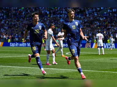 Jogadores dos Estados Unidos comemoram a vitória por 2 a 0 diante da Austrália válida pela segunda rodada do Grupo D da Copa do Mundo 2026, em Seattle, nos EUA, nesta sexta-feira, 19 de junho de 2026