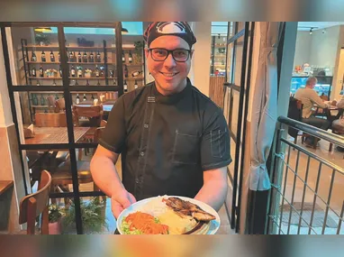 Noivos recentemente, Amanda Fontes e João Victor Ciribelli celebram o amor com um jantar especial no Dia dos Namorados