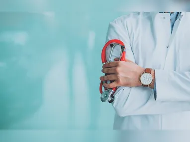 Imagem ilustrativa da imagem Dois casos de exercício ilegal da medicina chegam à Justiça todo dia, diz CFM