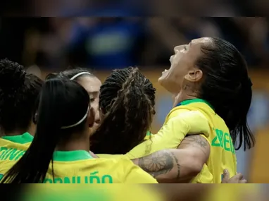 Imagem ilustrativa da imagem Em virada relâmpago, seleção brasileira feminina vence Estados Unidos