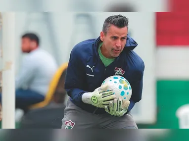 Denílson fez o golaço do jogo.