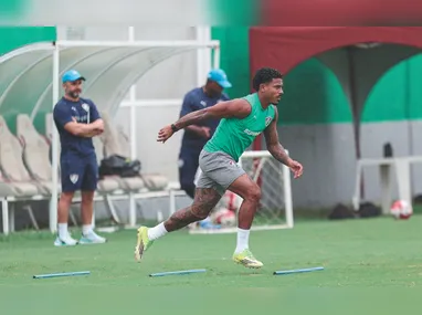 Savarino, de pênalti, Hércules e Canobbio fizeram os gols do Fluminense
