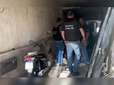 Caminhoneiro teria saído de Viana em direção a Vitória quando caiu do viaduto na Avenida Mário Gurgel.