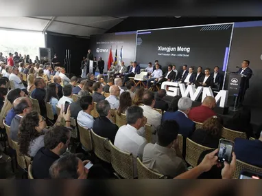 A GWM confirmou que a capacidade é de produzir até 200 mil veículos por ano em Aracruz. O Ora 5 está entre os modelos que serão fabricados na linha de produção da unidade. A fábrica será preparada para produzir veículos híbridos, elétricos e a combustão em uma mesma plataforma industrial.