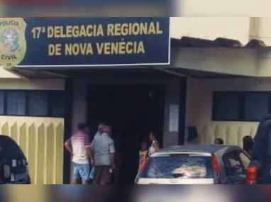 Foram apreendidos materiais de videomonitoramento, aparelhos de celular, drogas e armas.