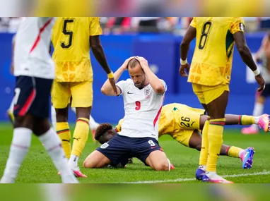 Ante Budimir (e), da Croácia, comemora após marcar gol na partida entre Panamá e Croácia válida pela 2ª rodada do Grupo L da Copa do Mundo 2026, no Estádio BMO Field, em Toronto, no Canadá, nesta terça-feira (23)