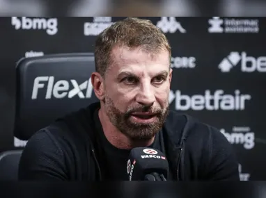Pedro Emanuel foi apresentado e comentou sobre expectativas sobre a recuperação do clube no Brasileirão