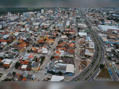 Vista aérea dos prédios do centro de Vitória, para onde a prefeitura planeja até 11 mil moradias, com a previsão de R$ 6 bilhões em investimento total