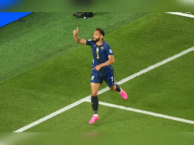 Casemiro (D), do Brasil, disputa lance com Frantzdy Pierrot, do Haiti, em partida válida pela segunda rodada do Grupo C da Copa do Mundo 2026, na cidade da Filadélfia, nos Estados Unidos, nesta sexta-feira, 19 de junho de 2026