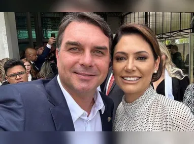 Flávio Bolsonaro (PL-RJ) negou, no final da noite desta quarta-feira (24), ter humilhado a ex-primeira-dama Michelle Bolsonaro (PL)