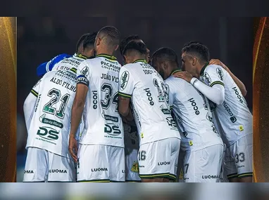 Aos 40 anos, Filipe Luís desponta como uma opção valorizada no mercado internacional após sua rápida transição da carreira de jogador para a função de treinador