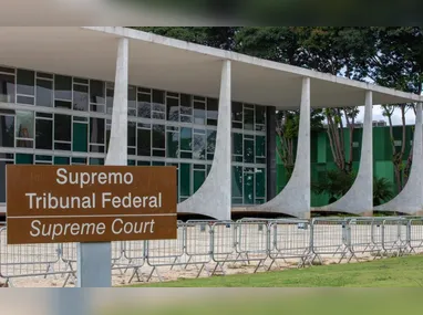 Moraes concluiu que o ex-presidente descumpriu medidas cautelares após o senador Flávio Bolsonaro ler carta escrita por Bolsonaro