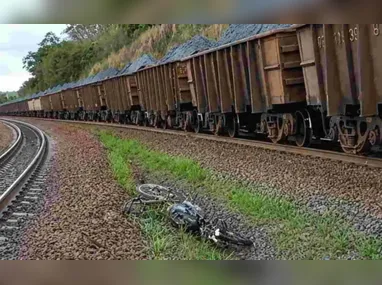 Imagem ilustrativa da imagem Motociclista morre atropelado por trem no Noroeste do ES